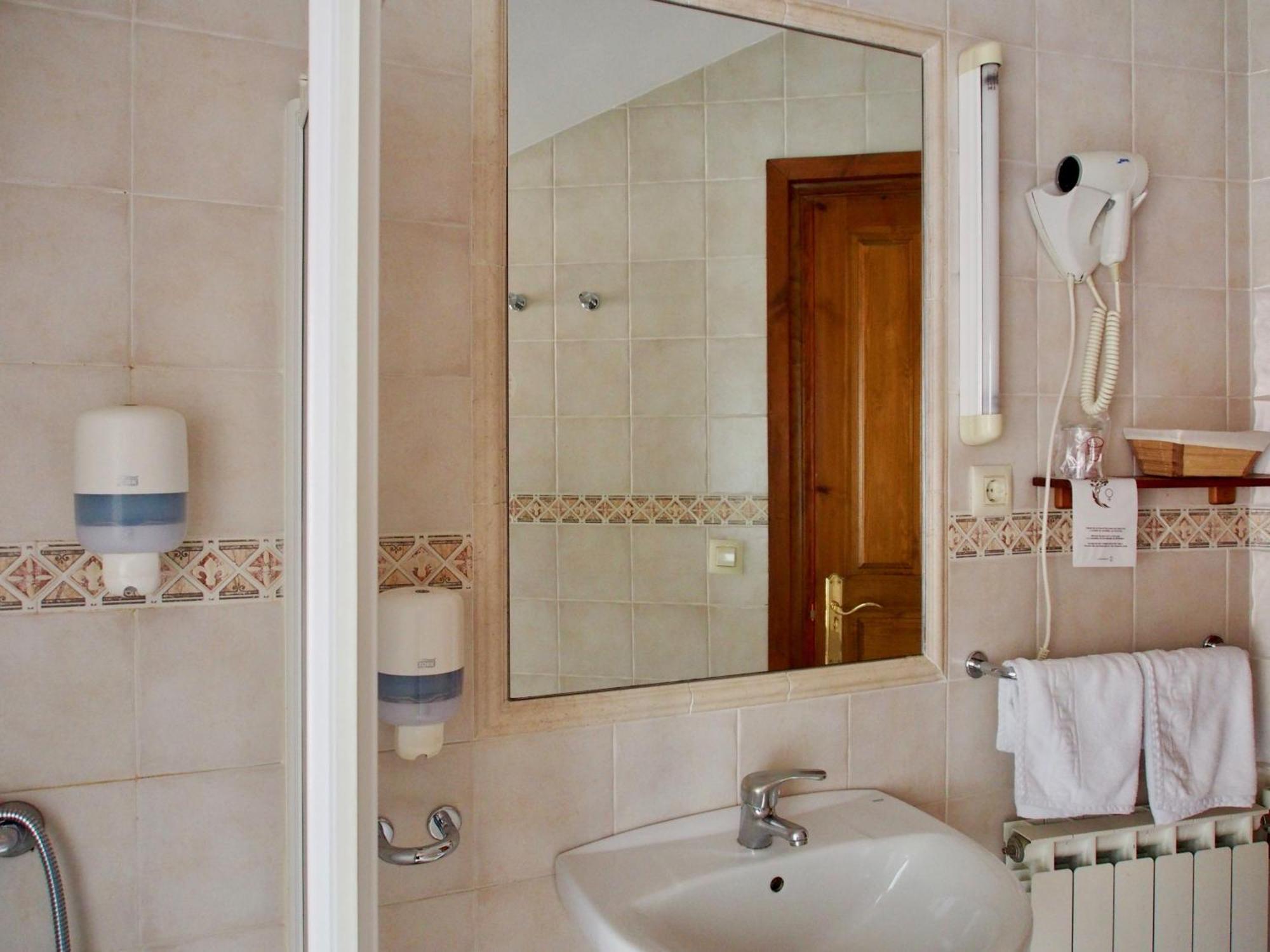 Hostal Remona Espinama Ngoại thất bức ảnh