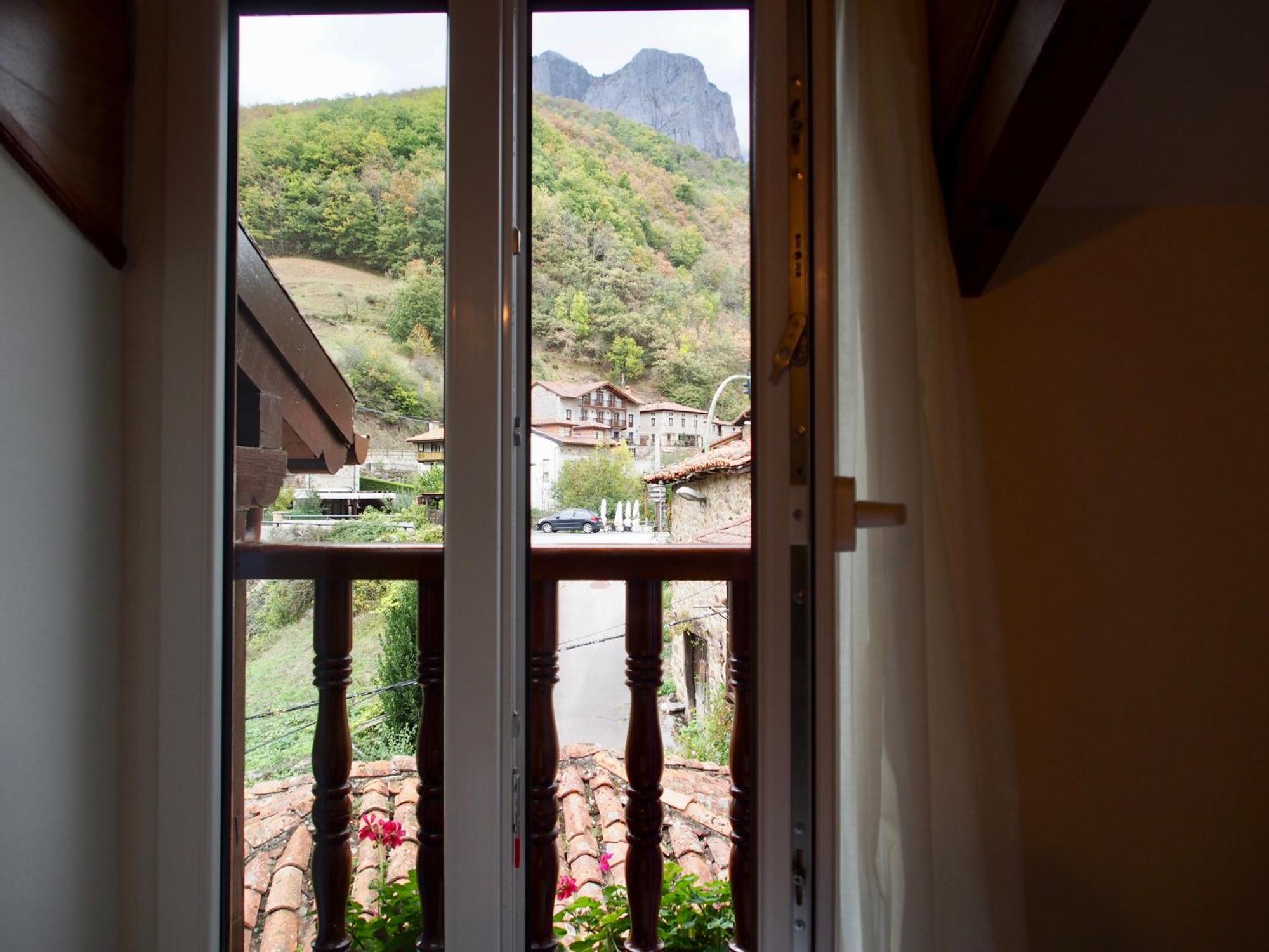 Hostal Remona Espinama Ngoại thất bức ảnh