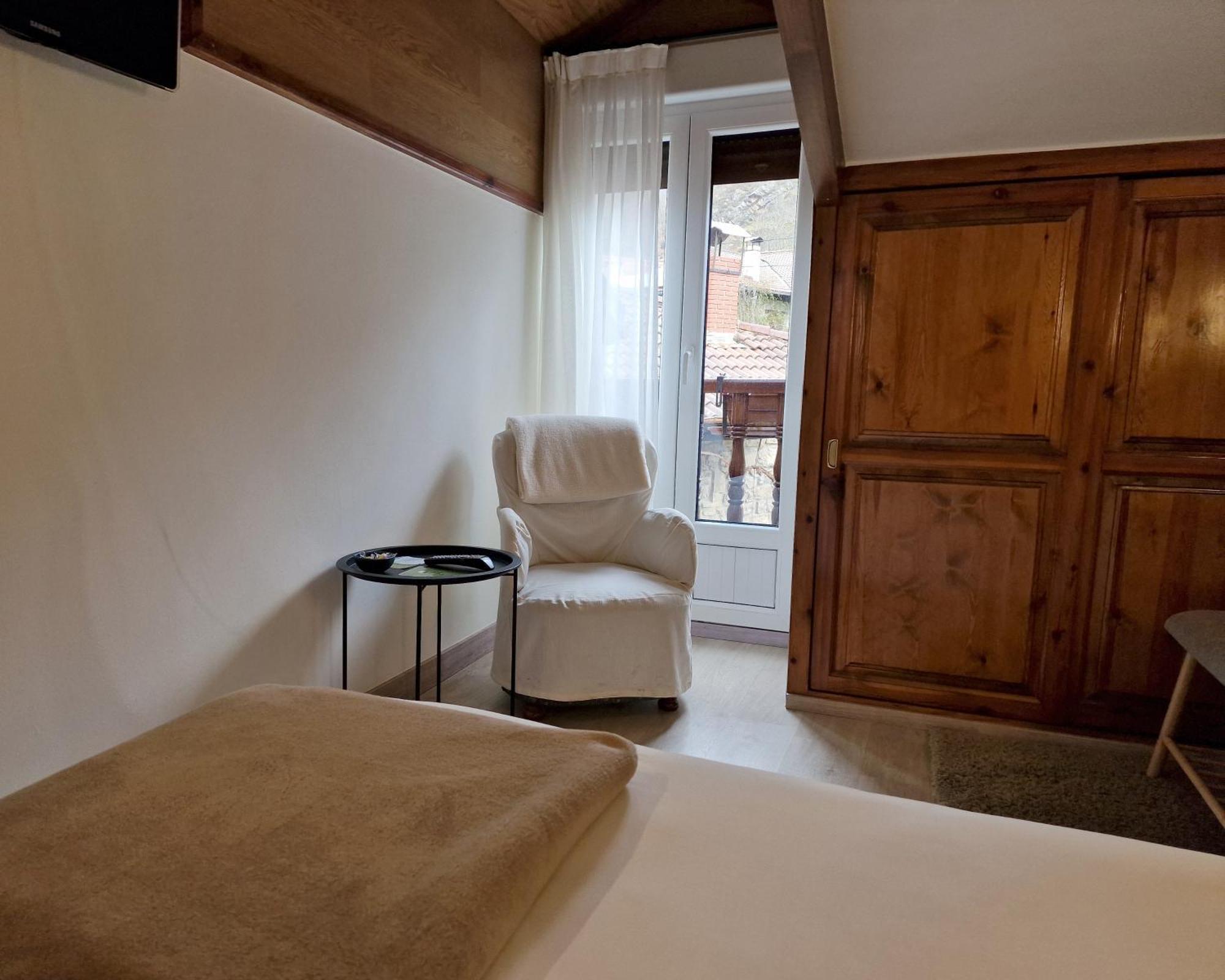 Hostal Remona Espinama Ngoại thất bức ảnh